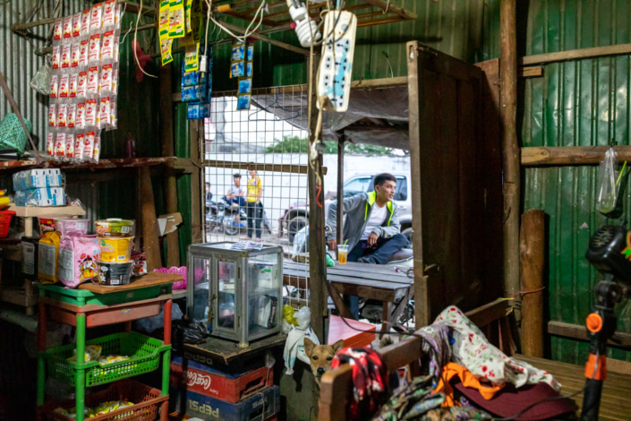 Illustration de l'intérieur d'un magasin d'alimentation au Cambodge