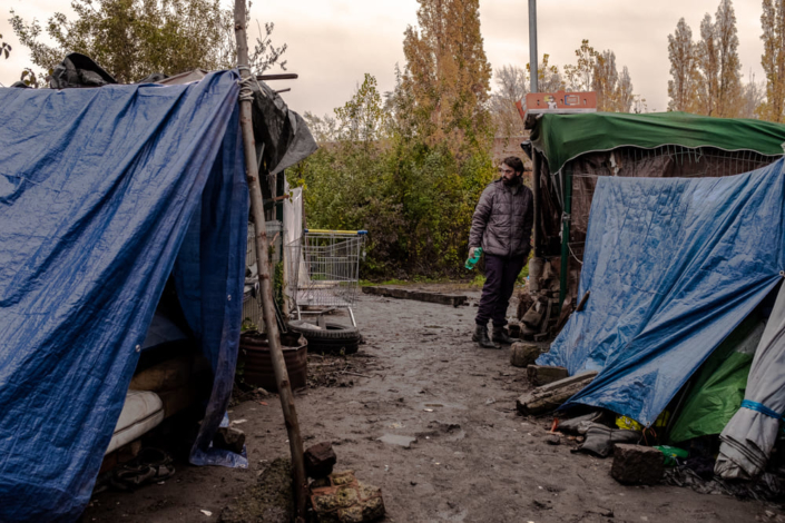 Reportage dans un camp de migrants.