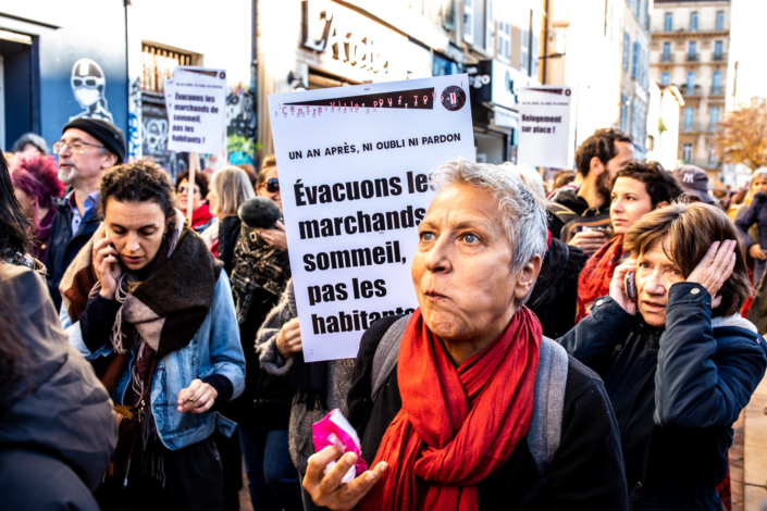 Une manifestation dans la rue