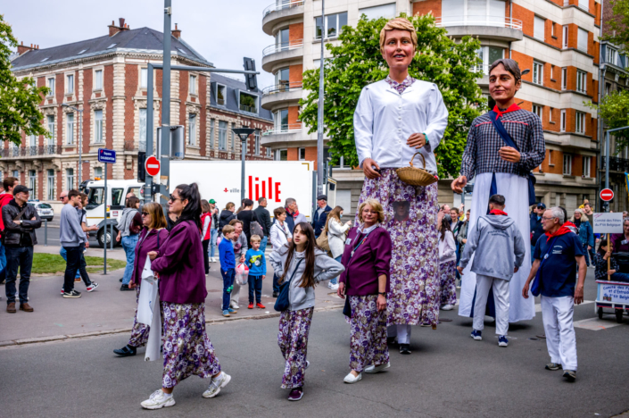 Image de deux géants à Lille pour célébrer le premier mai