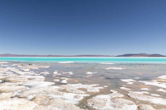 piscine à ciel ouvert contenant le sel de lithium