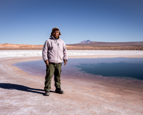 Un indigène sur le salar Ojo del Mar bientôt remplacé par une mines de lithium