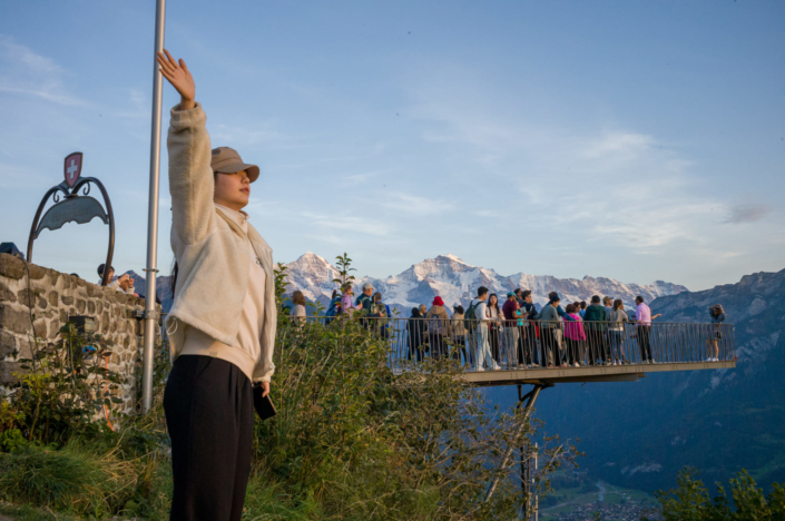 Photo de tourisme de masse dans les Alpes